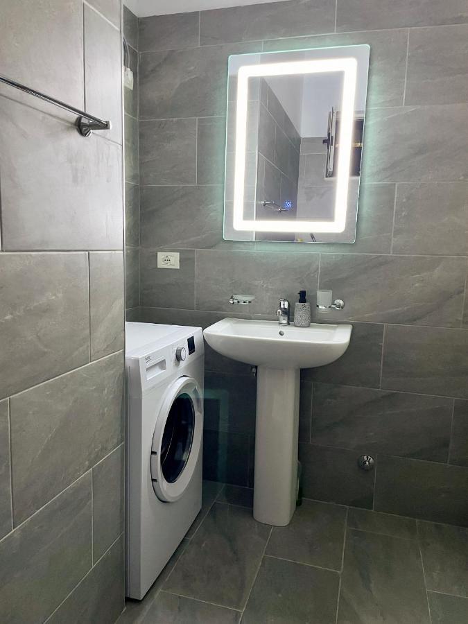 Home Inn Apartment 2 Near City Center Tiranë Luaran gambar
